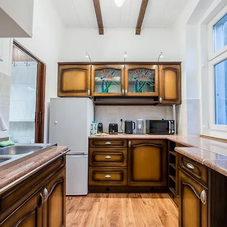 Daire Traugutta Comfort By Bookinghost