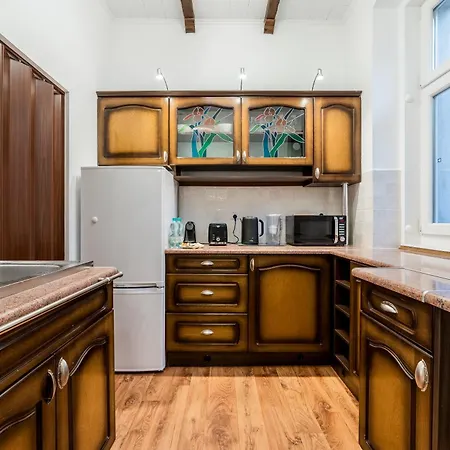 Daire Traugutta Comfort By Bookinghost *