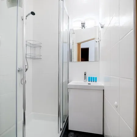 Traugutta Comfort By Bookinghost Daire *