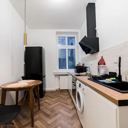 Traugutta Comfort By Bookinghost Daire *