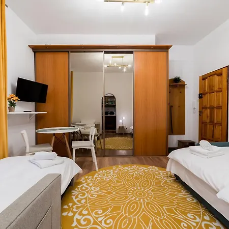 Traugutta Comfort By Bookinghost *